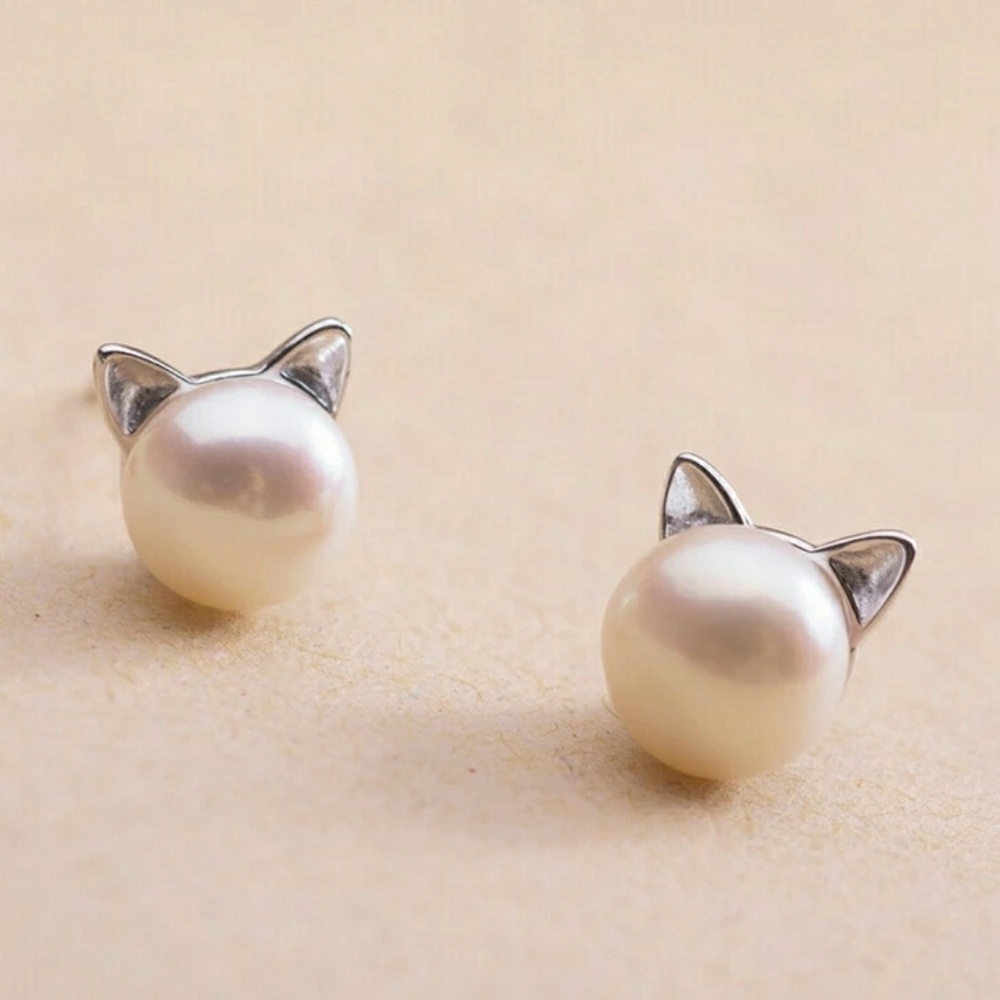 Pearl Cat Earrings - Picture 3 of 4
